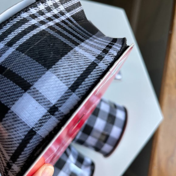 Wired Christmas -‎ Holiday Fabric Ribbon Rolls – 1 Jumbo and 4 Standard (New) - Picture 9 of 10